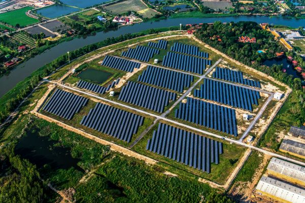 envato solar-farm-solar-panels-PCZCR6C (1)