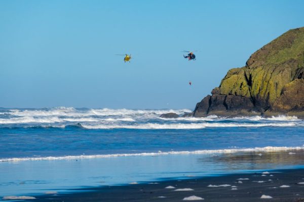 pacific-coast-usa-coast-guard-helicopters-in-the-2021-08-26-16-19-04-utc