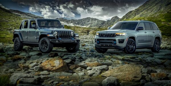 2023 Jeep® Wrangler Willys 4xe (left) and 2023 Jeep Grand Cherok