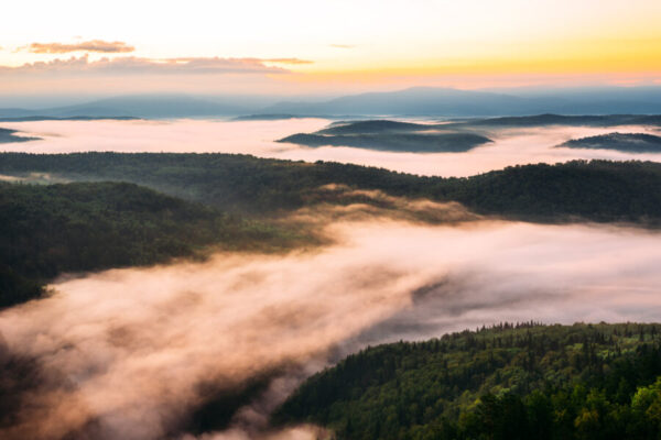 fog-in-the-mountains-at-sunrise-morning-fog-in-th-2022-01-21-20-33-03-utc